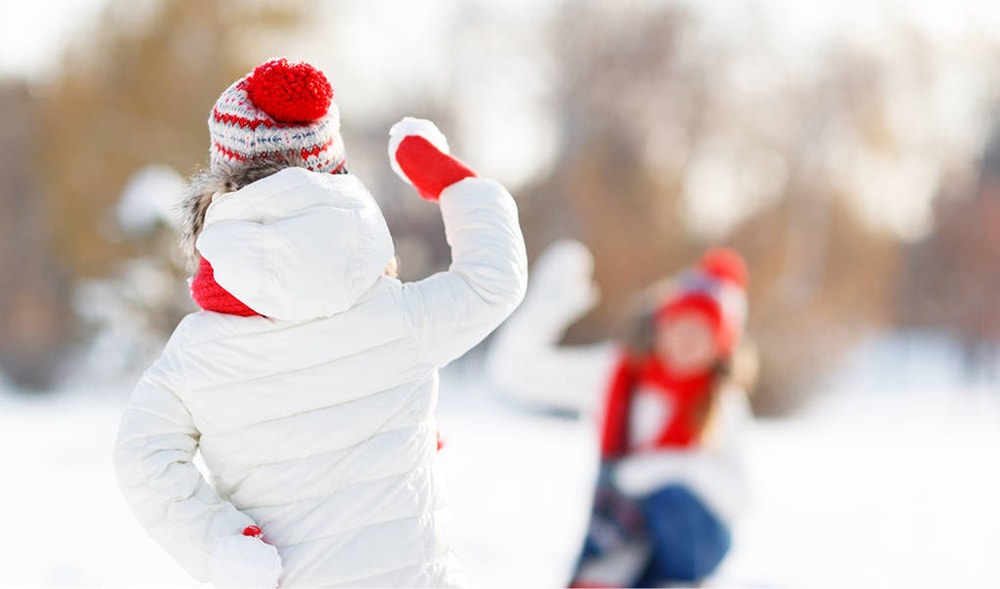 Funny Plastic Snowball Maker Scoop Tool for Winter Games Props- Colormix