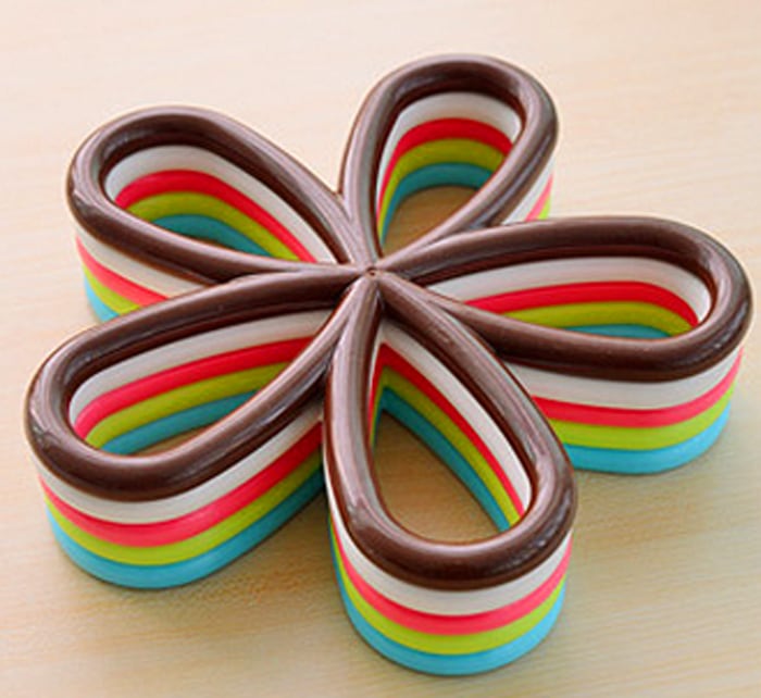 Plum Blossom Pattern PVC Heat-insulated Cup Cover Pad Table Surface Protector- Random Color