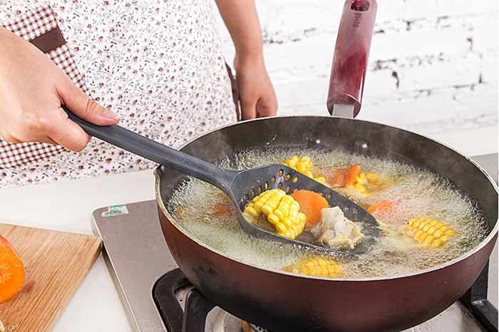 Nylon Scoop Shaped Strainer Portable Spoon Colander  Multipurpose Kitchen Utensil- Black