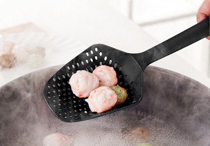 Nylon Scoop Shaped Strainer Portable Spoon Colander  Multipurpose Kitchen Utensil- Black